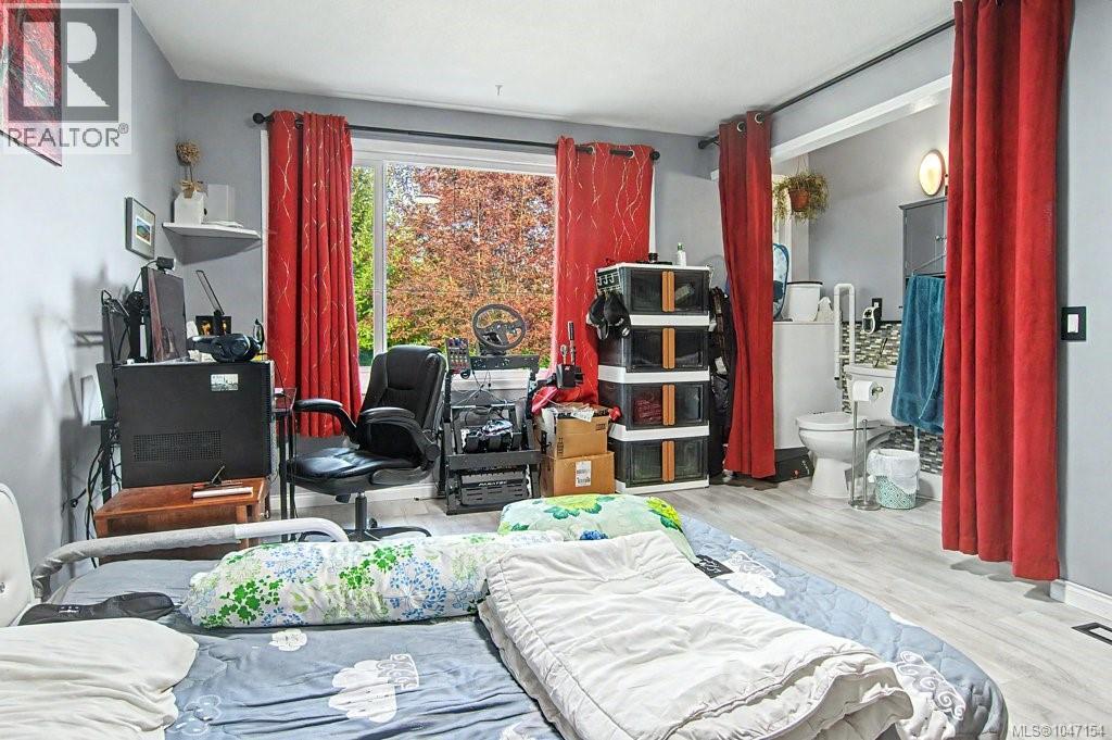 402 Young St - 26