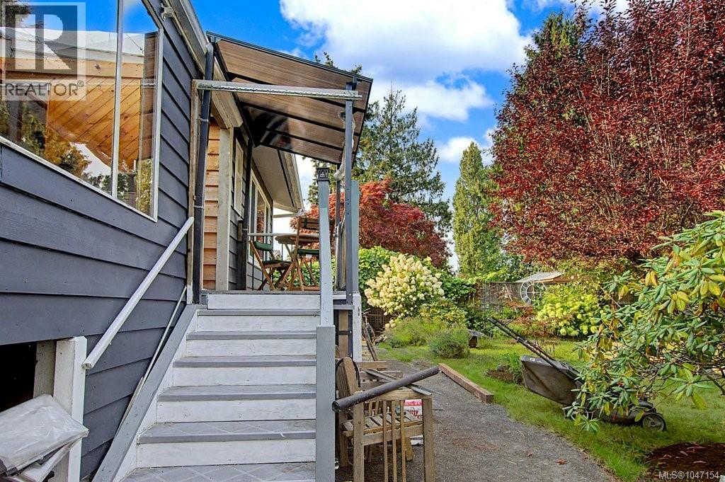 402 Young St - Image 33