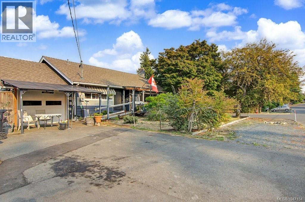 402 Young St - Image 13