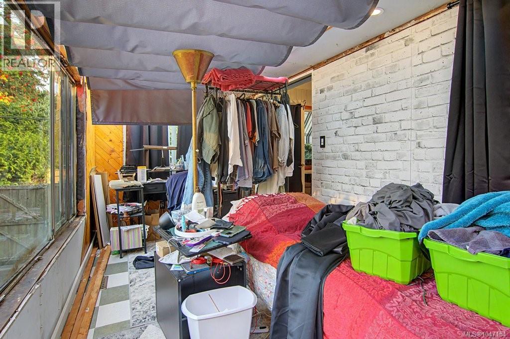 402 Young St - Image 32