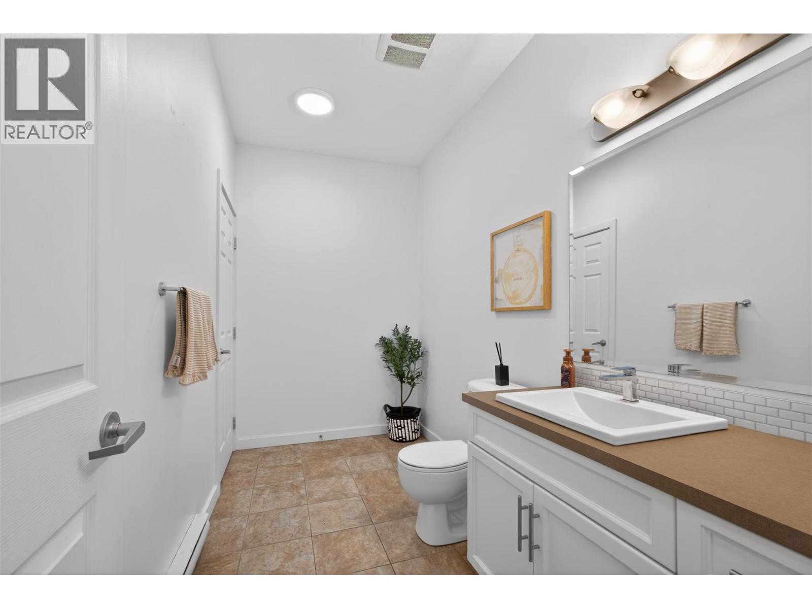 303 2120 Shannon Ridge Drive, West Kelowna