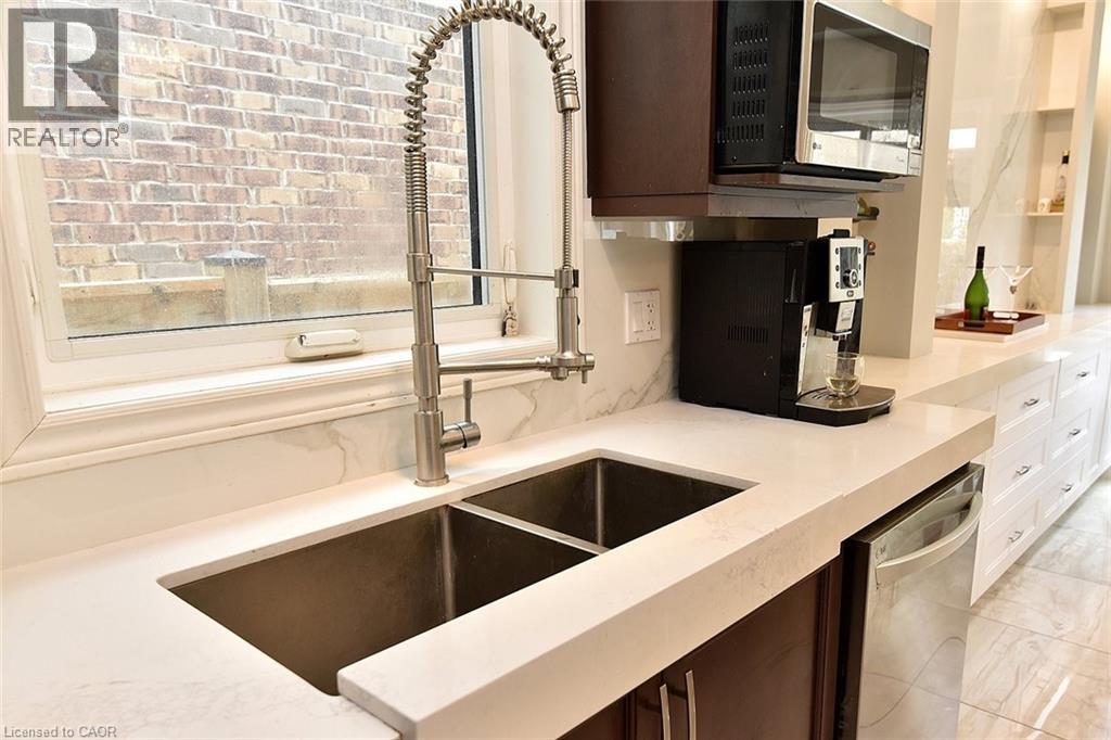 74 LAMPMAN Drive - 13