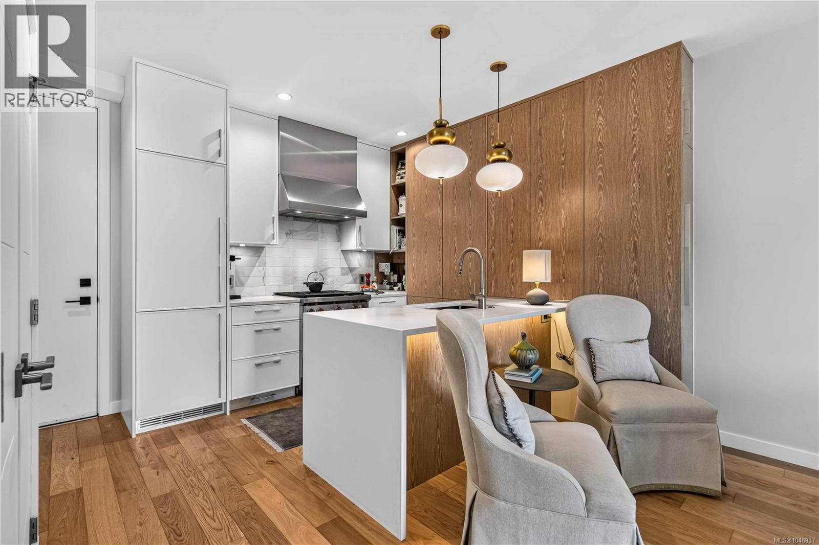 303 1018 Pentrelew Place, Victoria