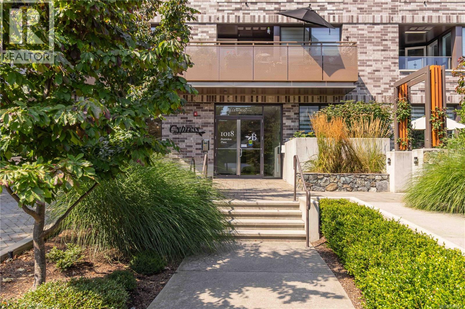 303 1018 Pentrelew Place, Victoria