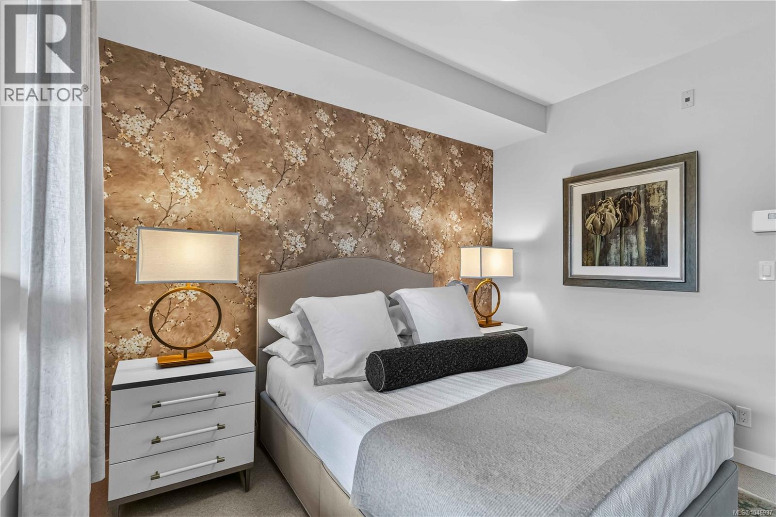 303 1018 Pentrelew Place, Victoria