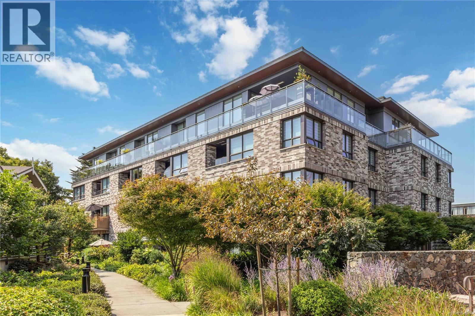 303 1018 Pentrelew Place, Victoria