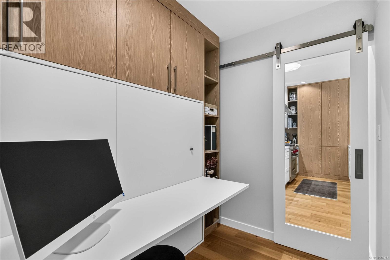 303 1018 Pentrelew Place, Victoria