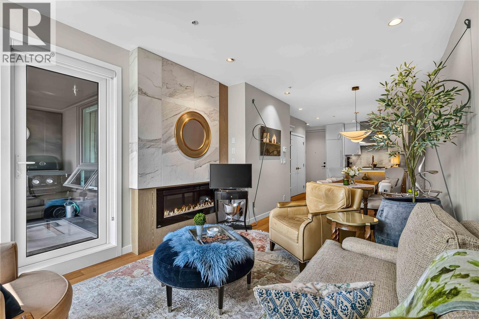 303 1018 Pentrelew Place, Victoria
