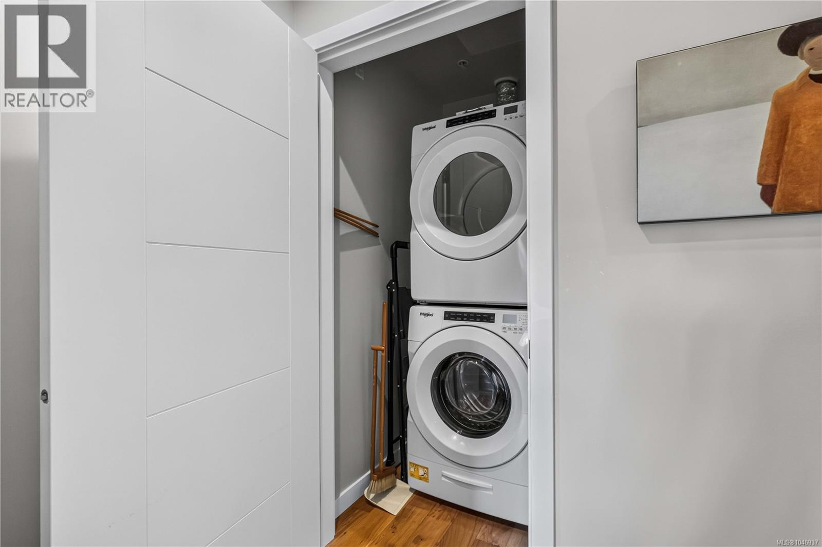 303 1018 Pentrelew Place, Victoria