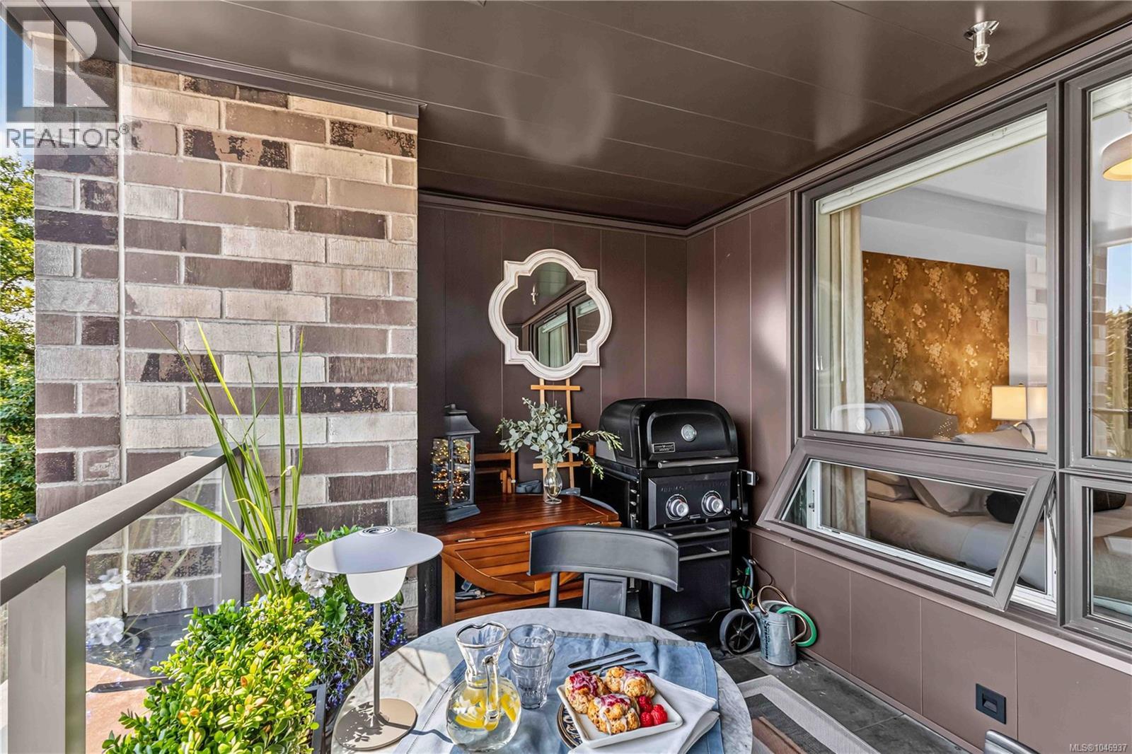 303 1018 Pentrelew Place, Victoria