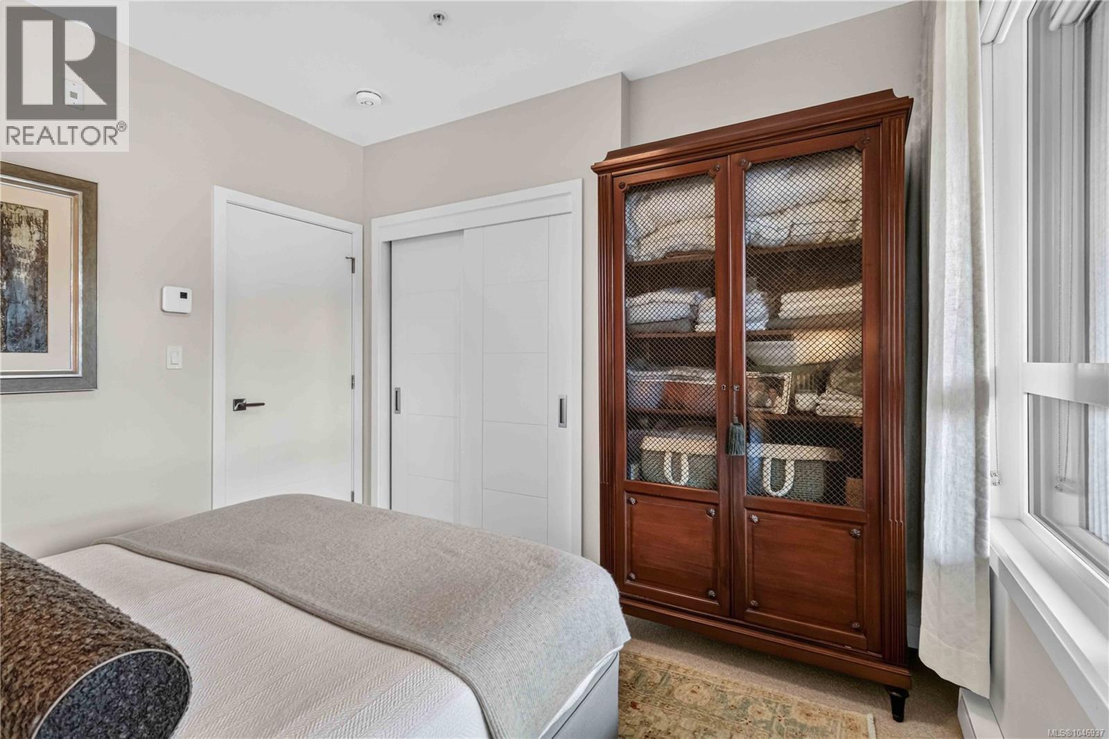 303 1018 Pentrelew Place, Victoria