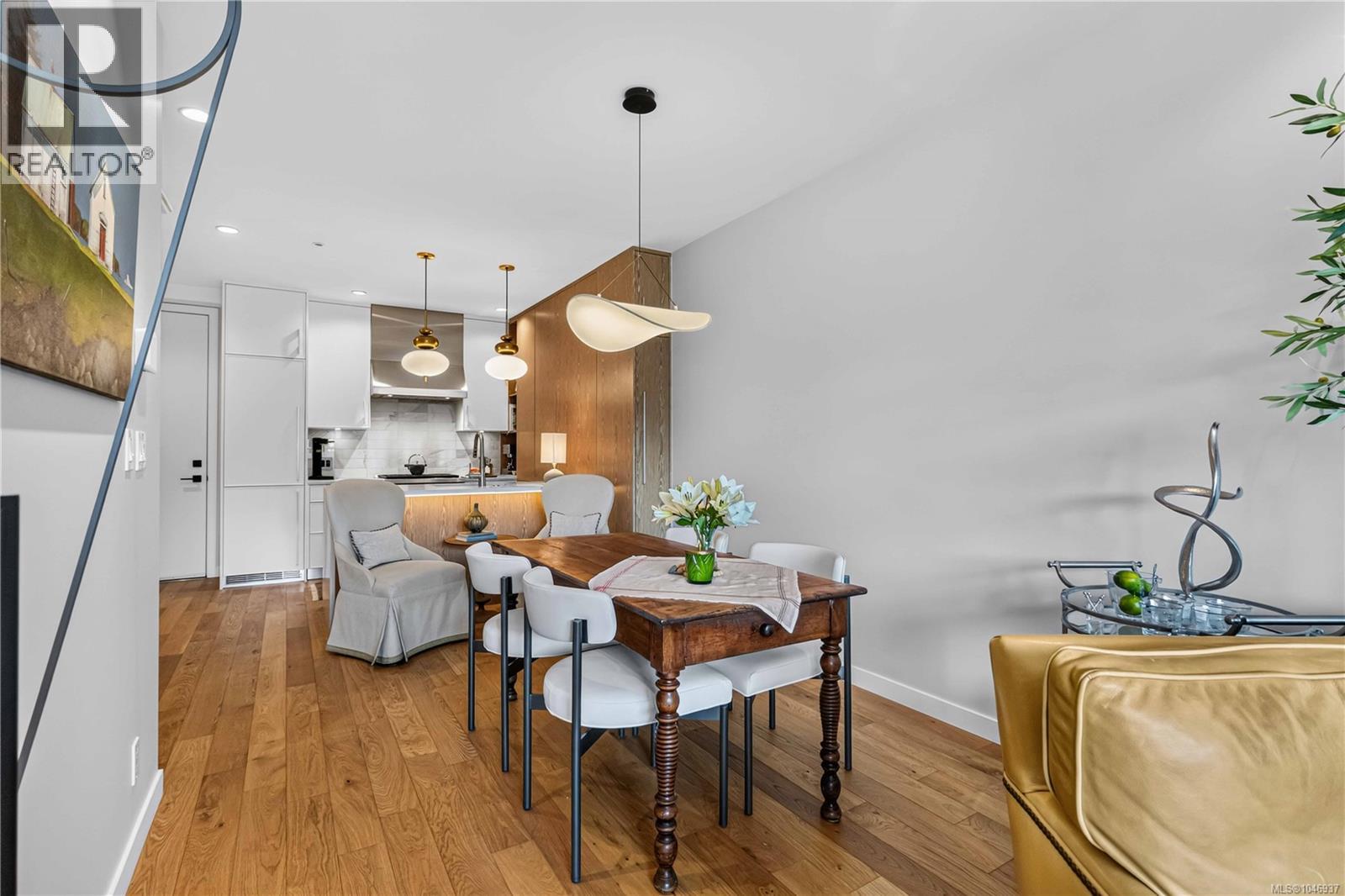 303 1018 Pentrelew Place, Victoria