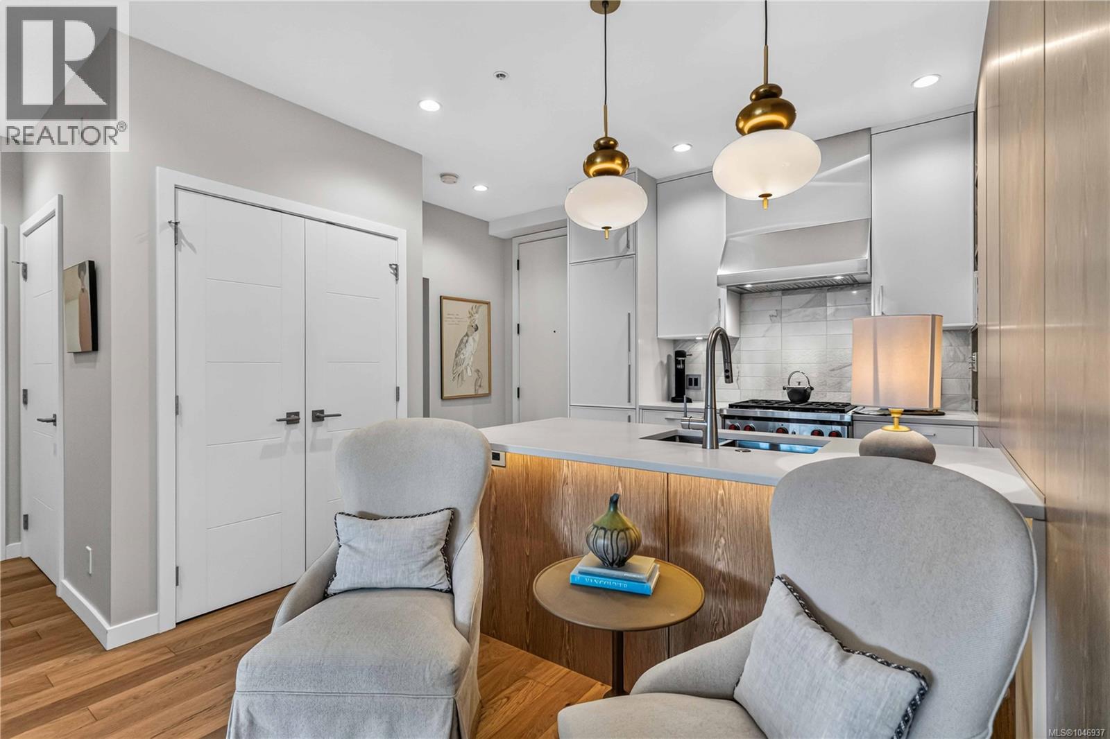 303 1018 Pentrelew Place, Victoria