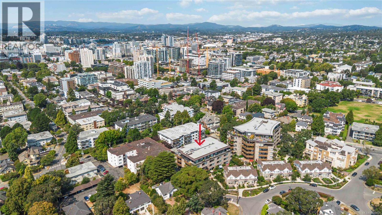 303 1018 Pentrelew Place, Victoria