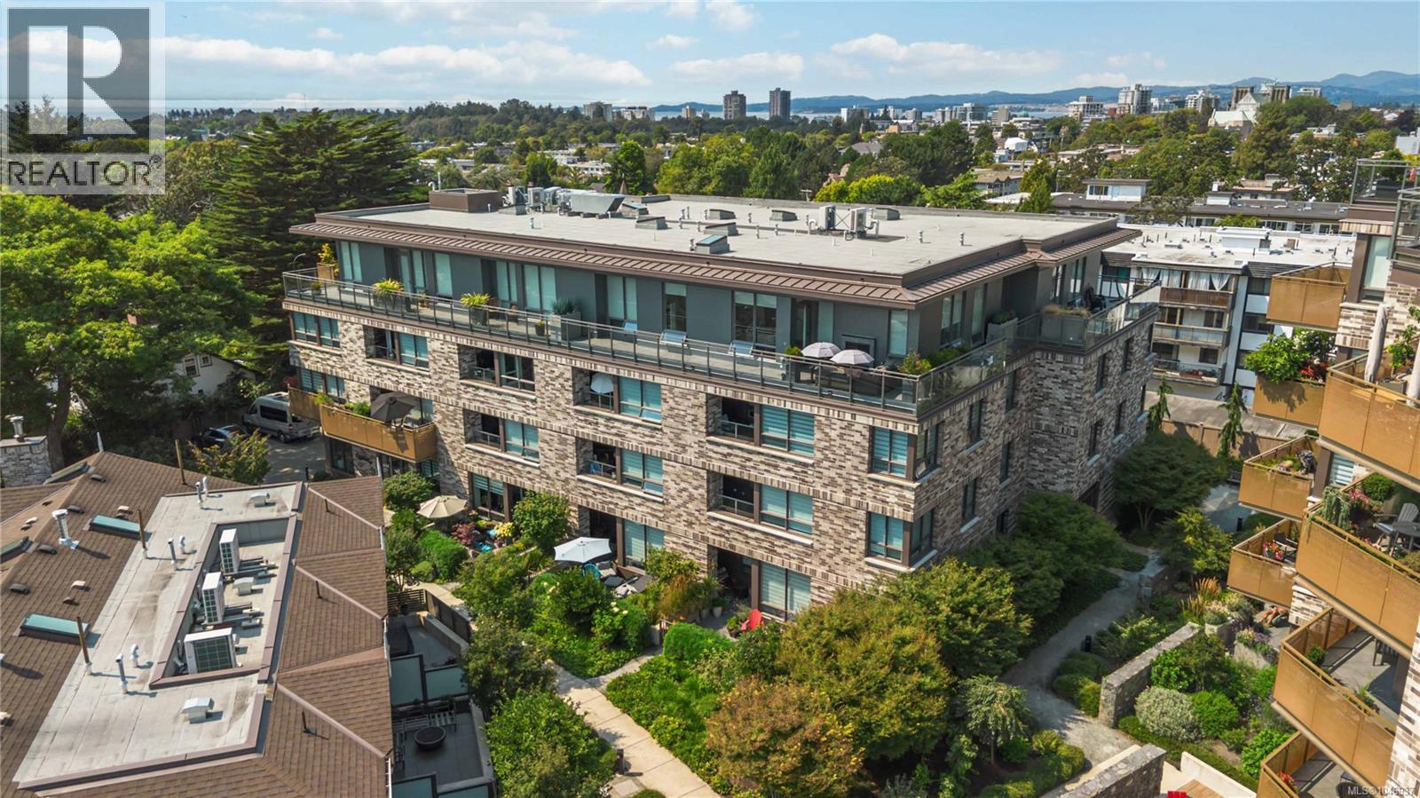 303 1018 Pentrelew Place, Victoria
