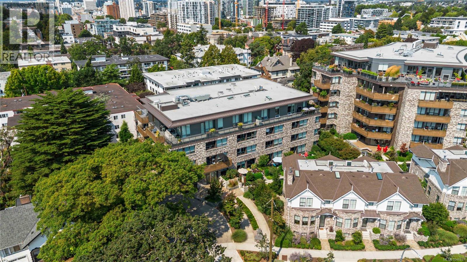 303 1018 Pentrelew Place, Victoria