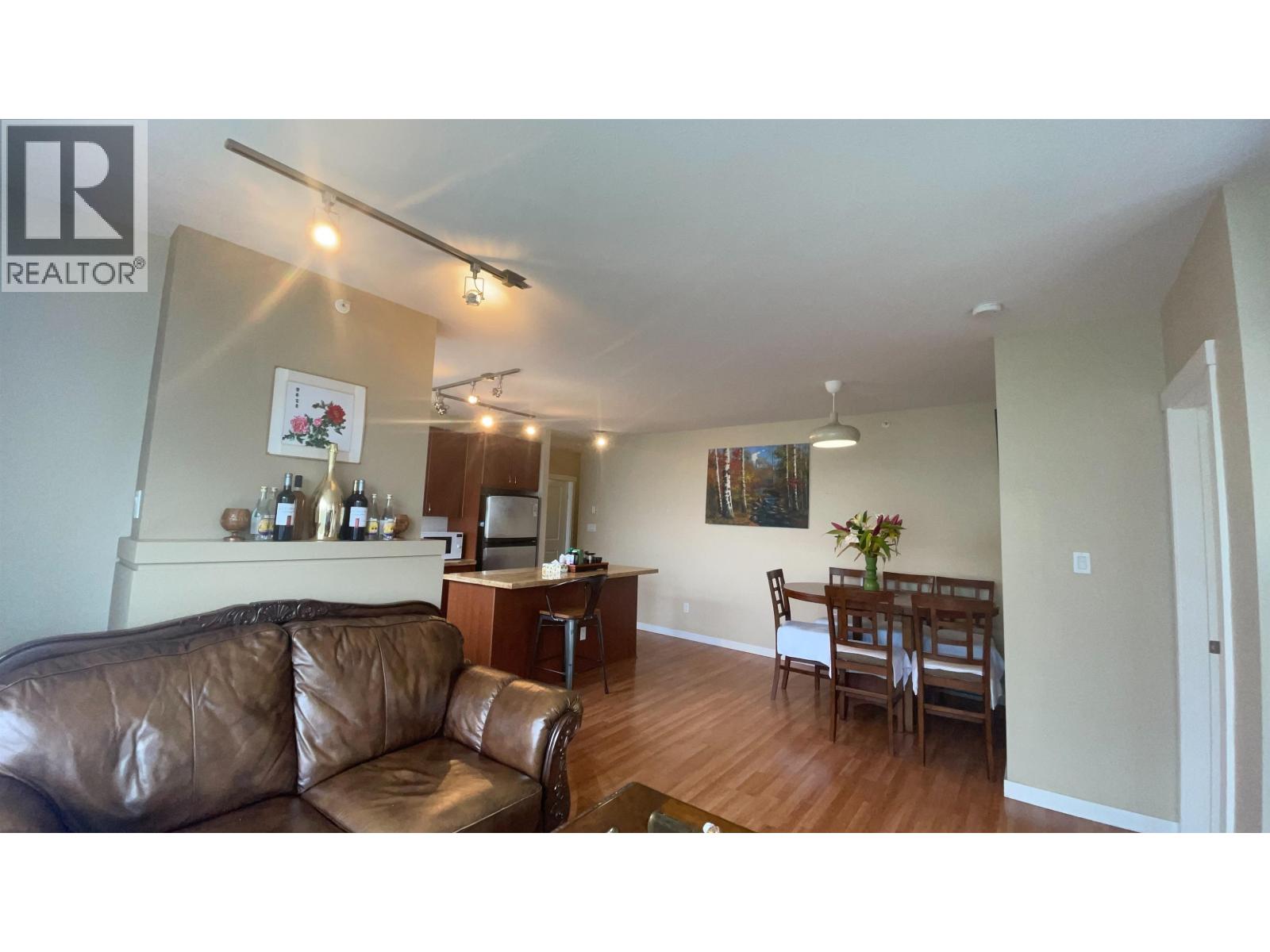 601 9266 UNIVERSITY CRESCENT, Burnaby