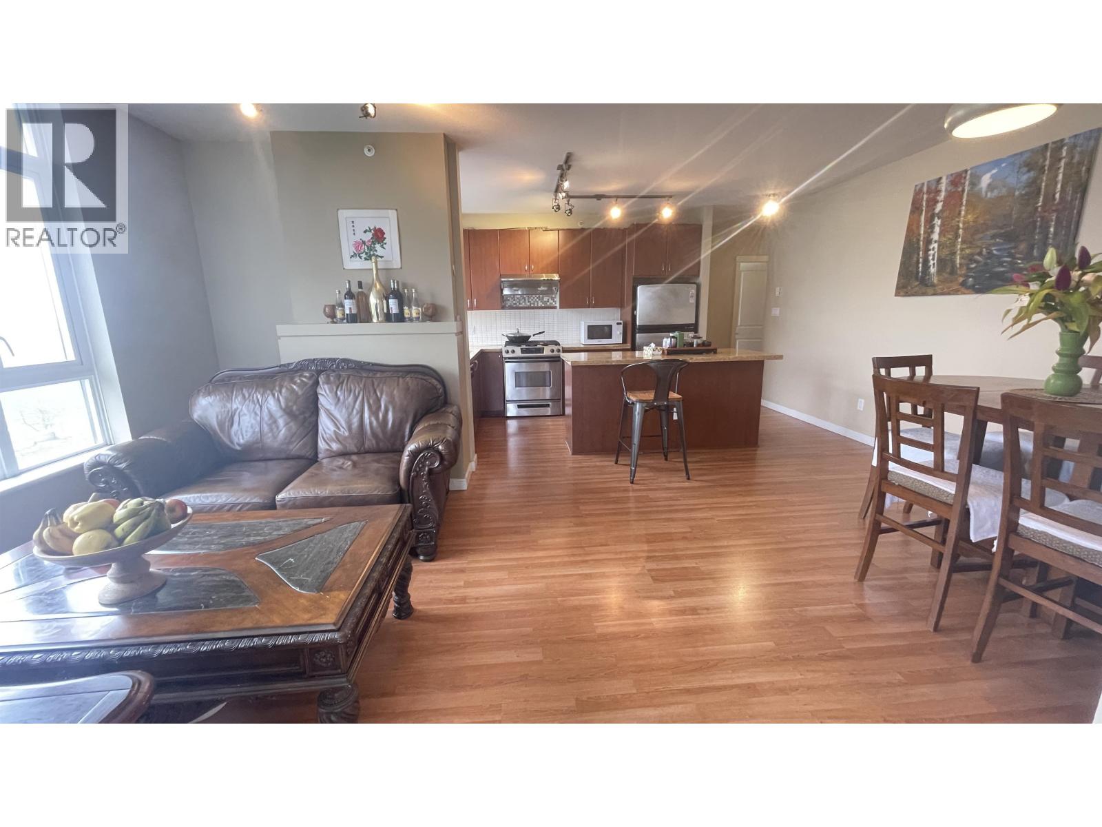 601 9266 UNIVERSITY CRESCENT, Burnaby