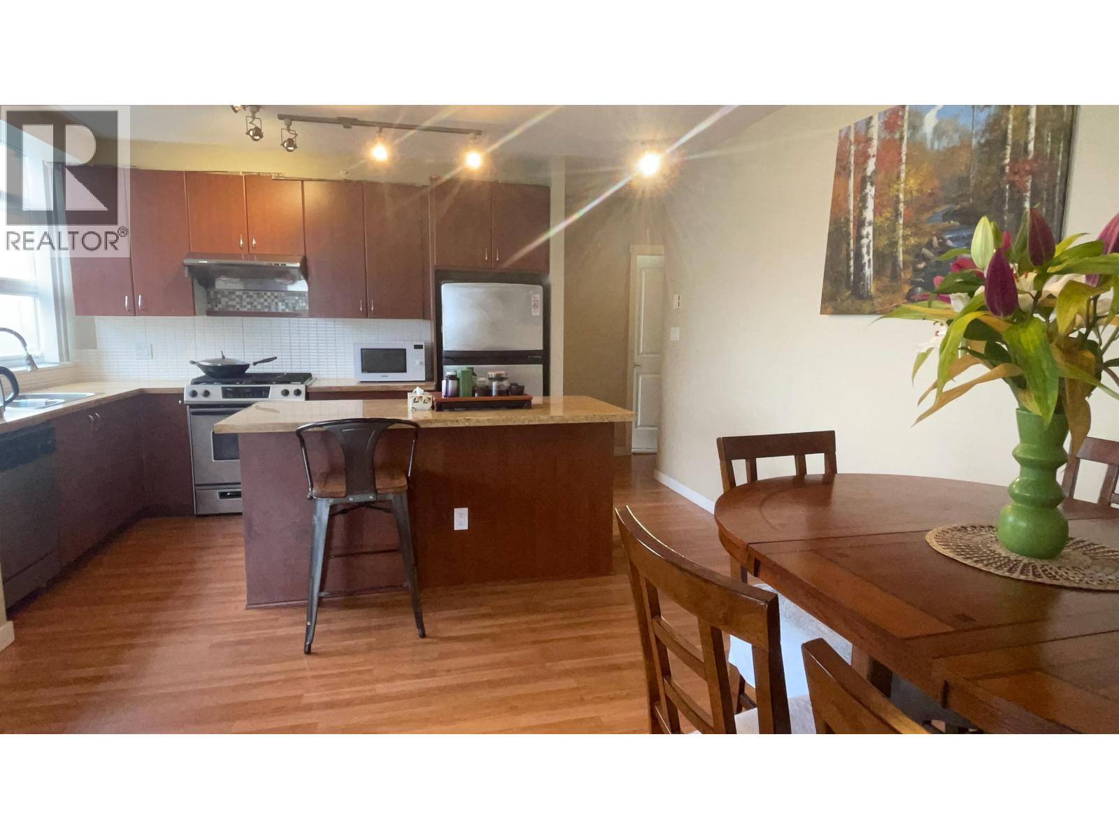 601 9266 UNIVERSITY CRESCENT, Burnaby