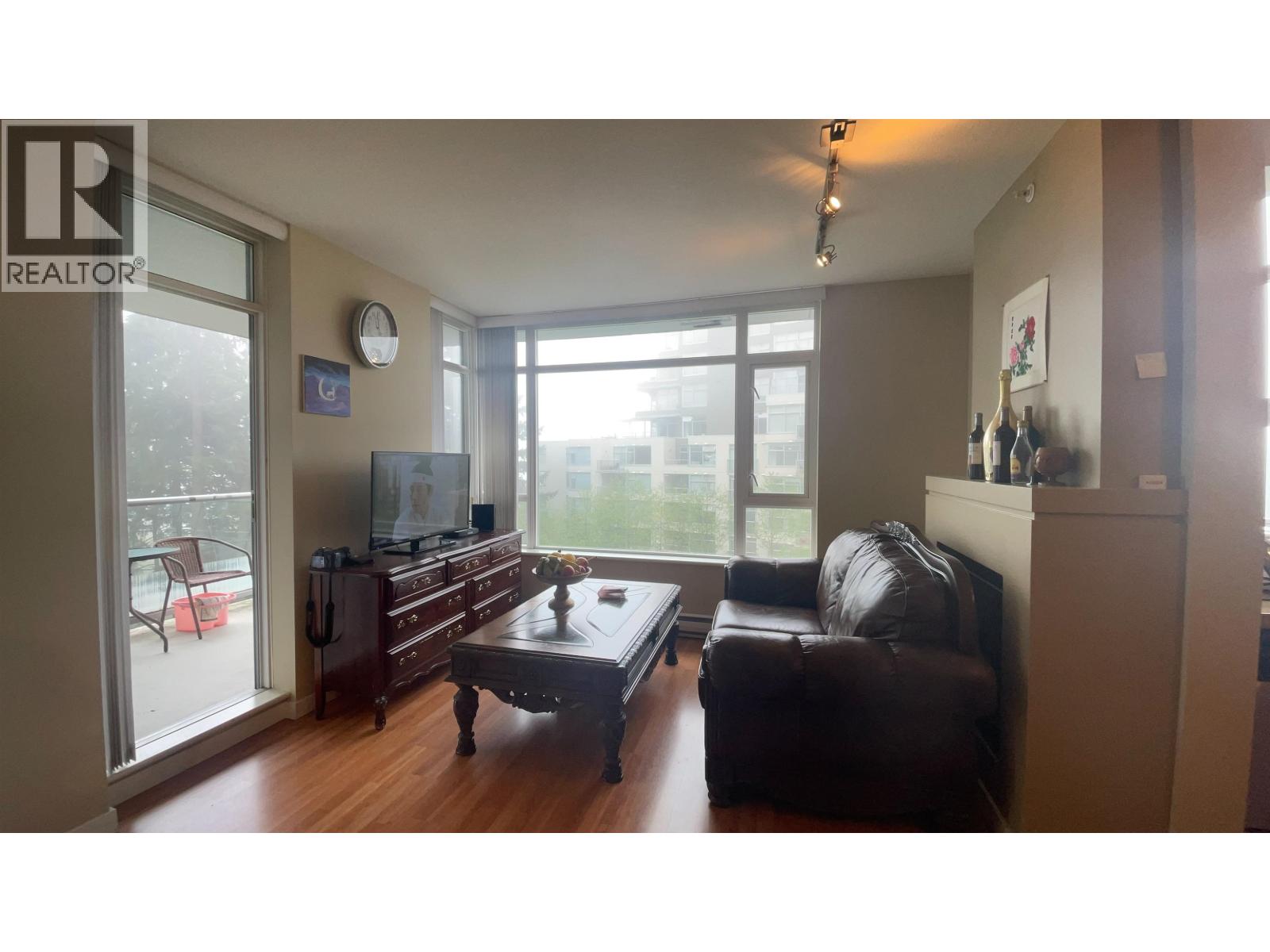 601 9266 UNIVERSITY CRESCENT, Burnaby