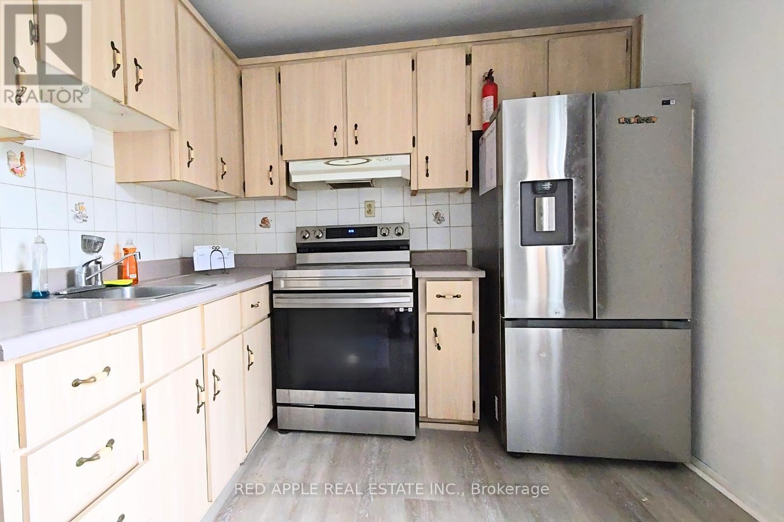 546 DUFFERIN STREET - 13