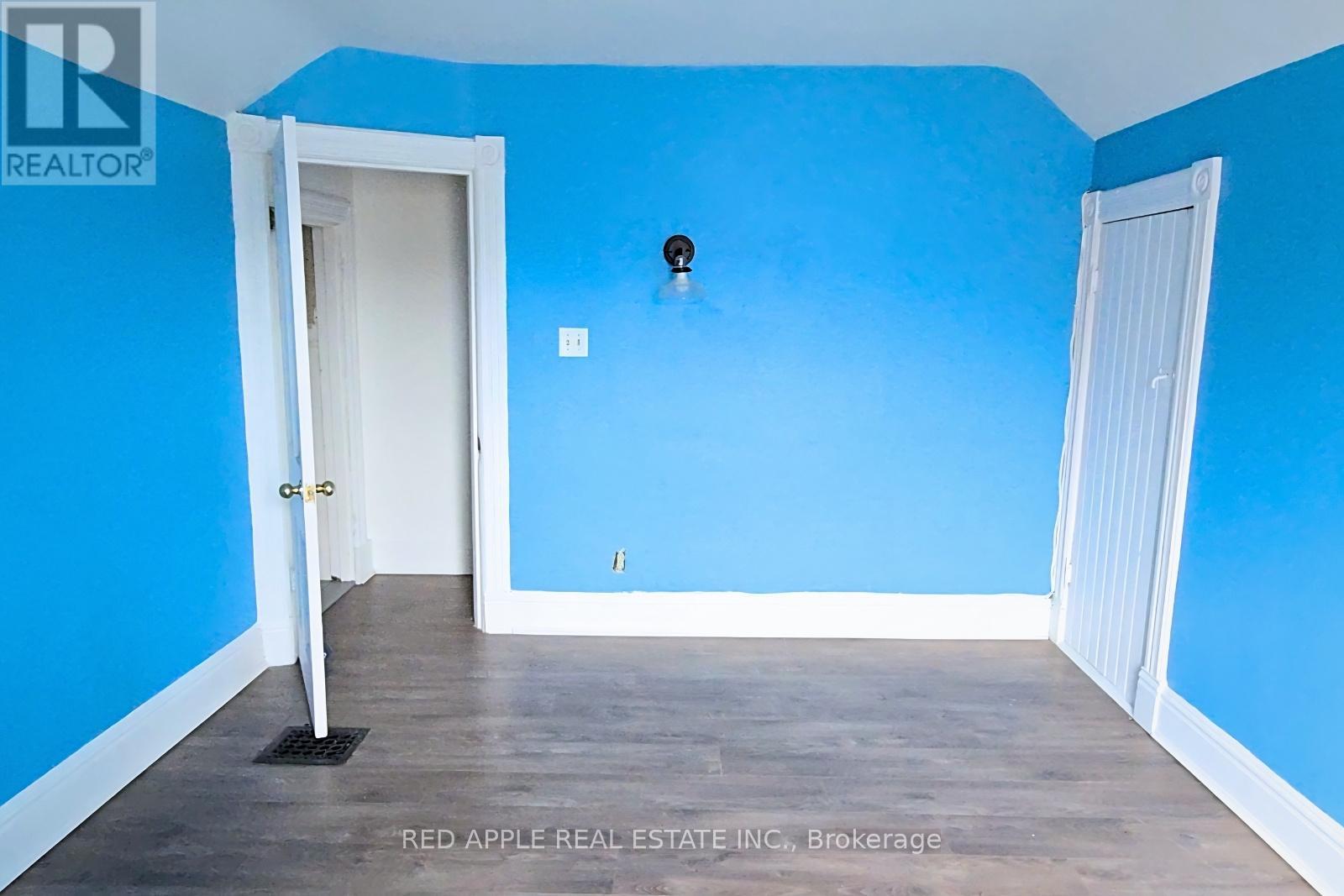 546 DUFFERIN STREET - 21