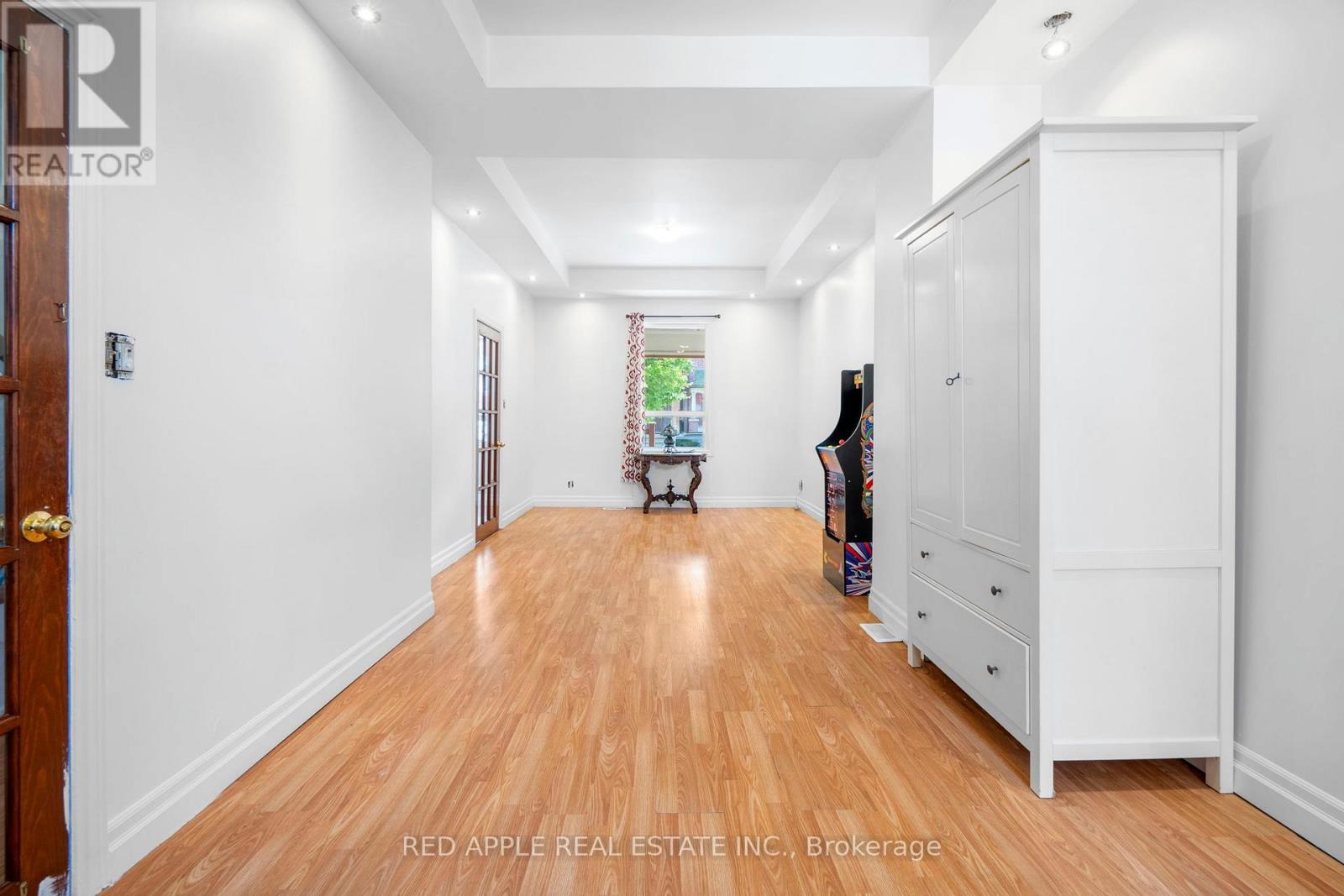 546 DUFFERIN STREET - 5
