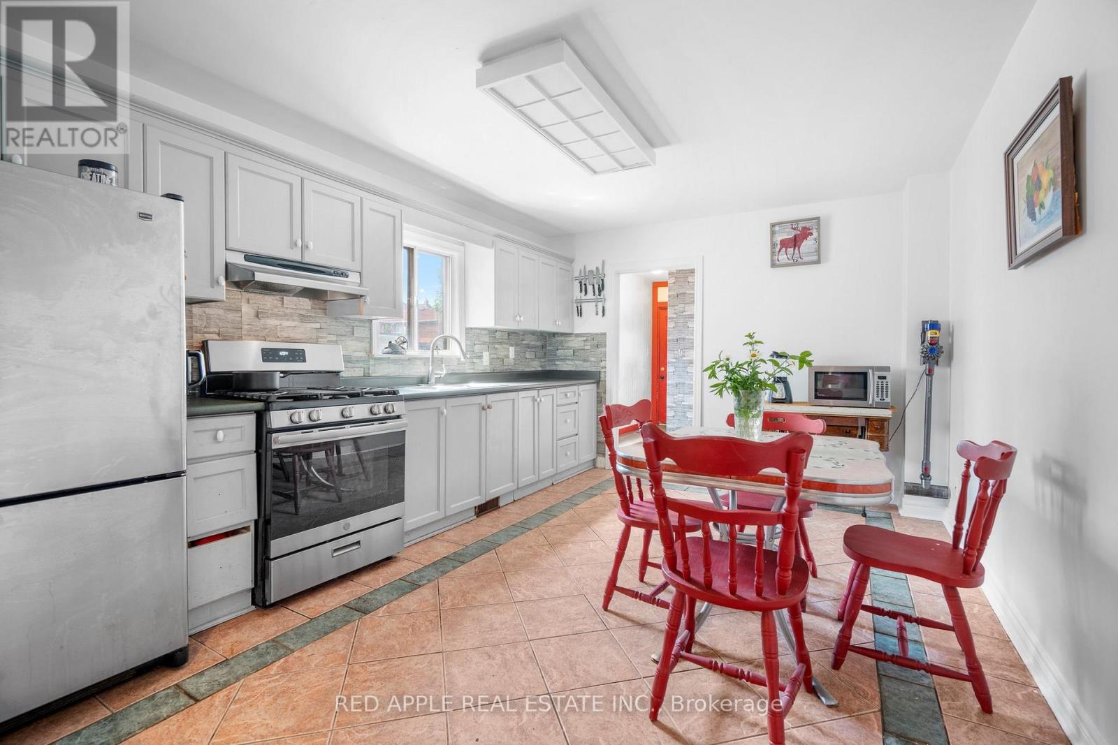 546 DUFFERIN STREET - 7