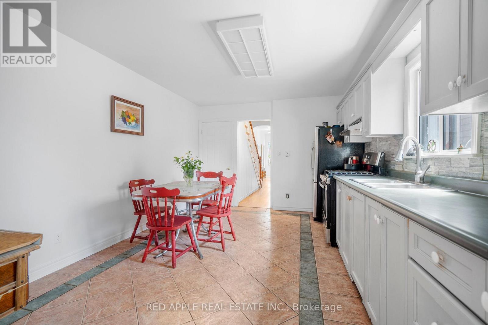 546 DUFFERIN STREET - 8