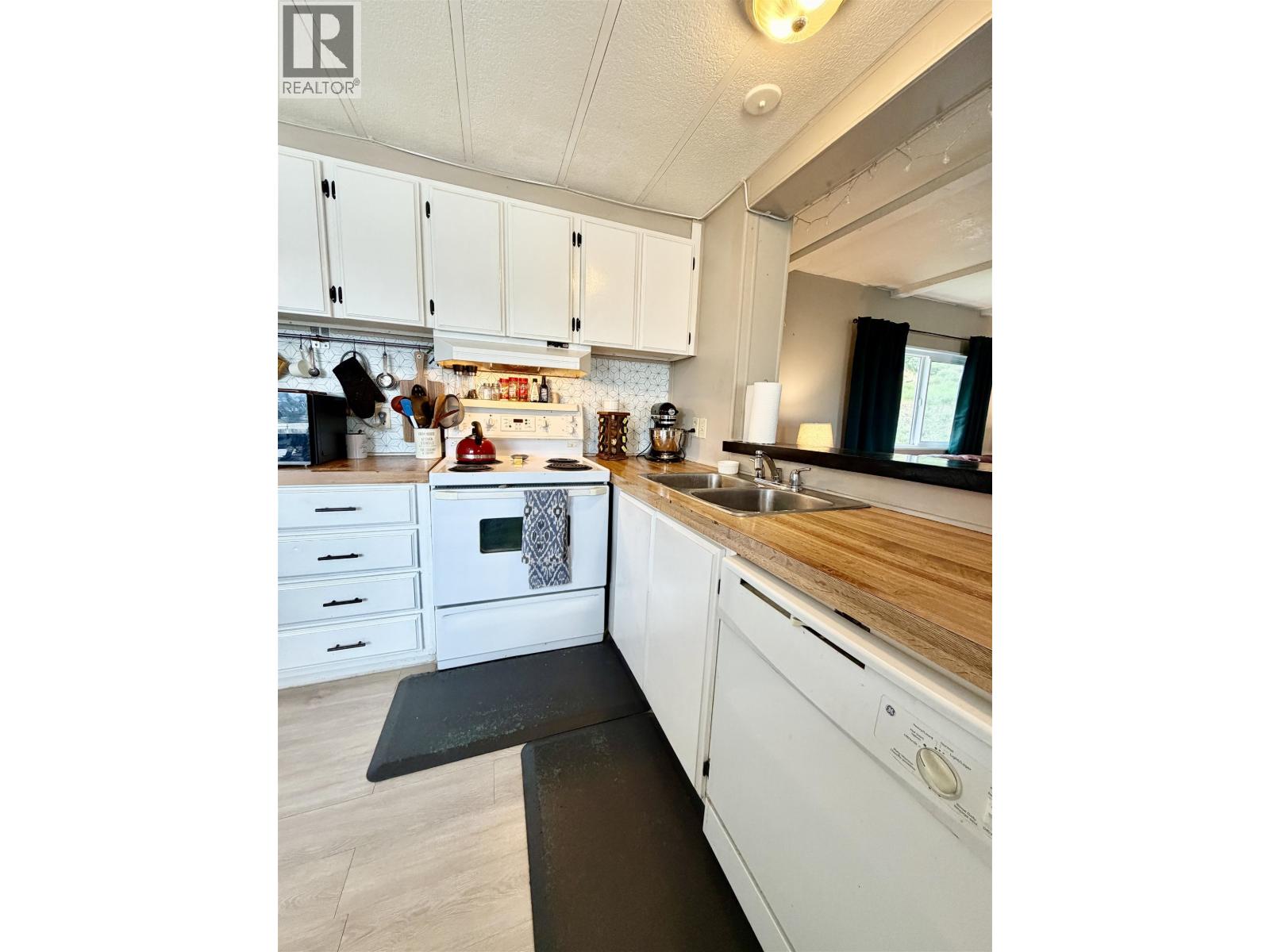#77 770 N 11TH AVENUE - Image 7