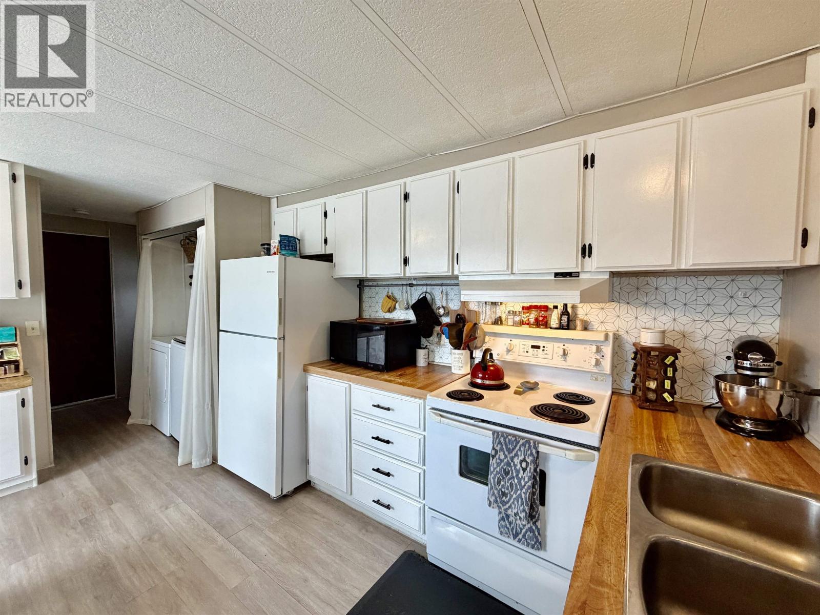 #77 770 N 11TH AVENUE - Image 6