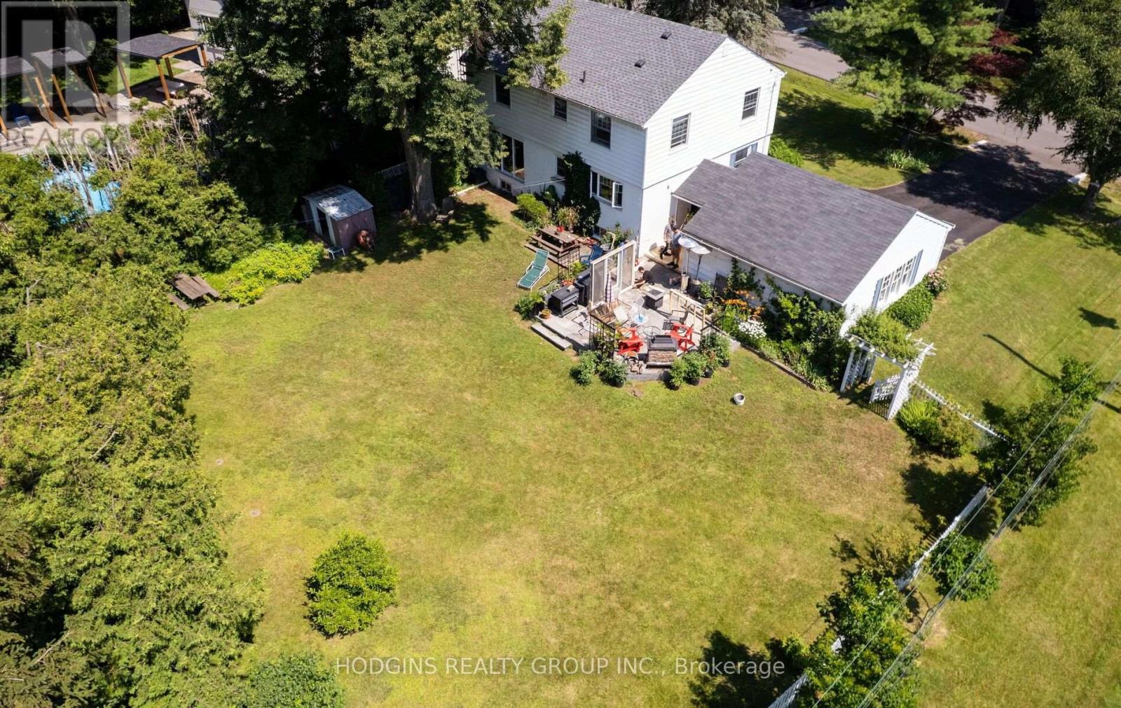 1558 BROADMOOR AVENUE - 35