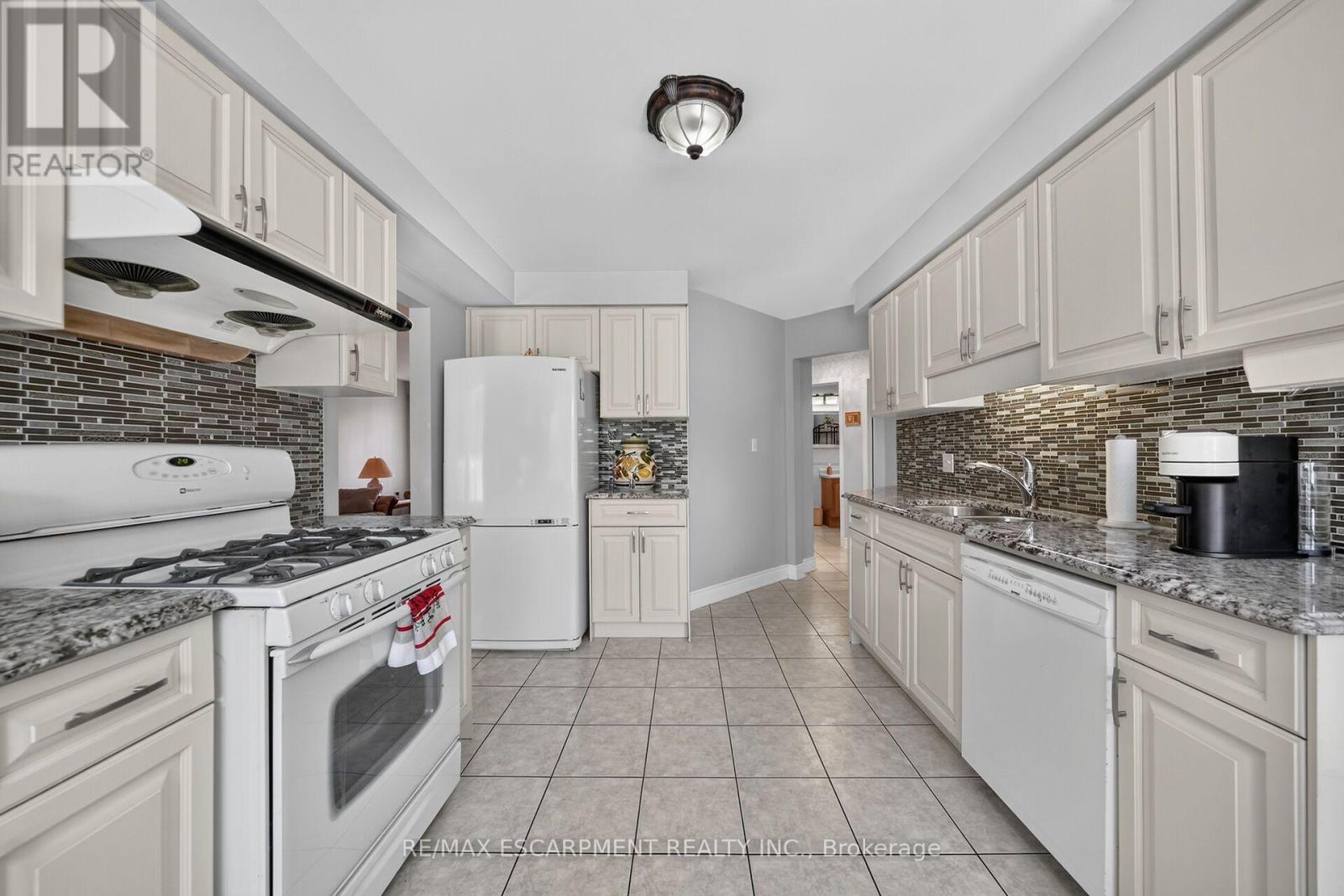 42 HILLGARDEN DRIVE - Image 18