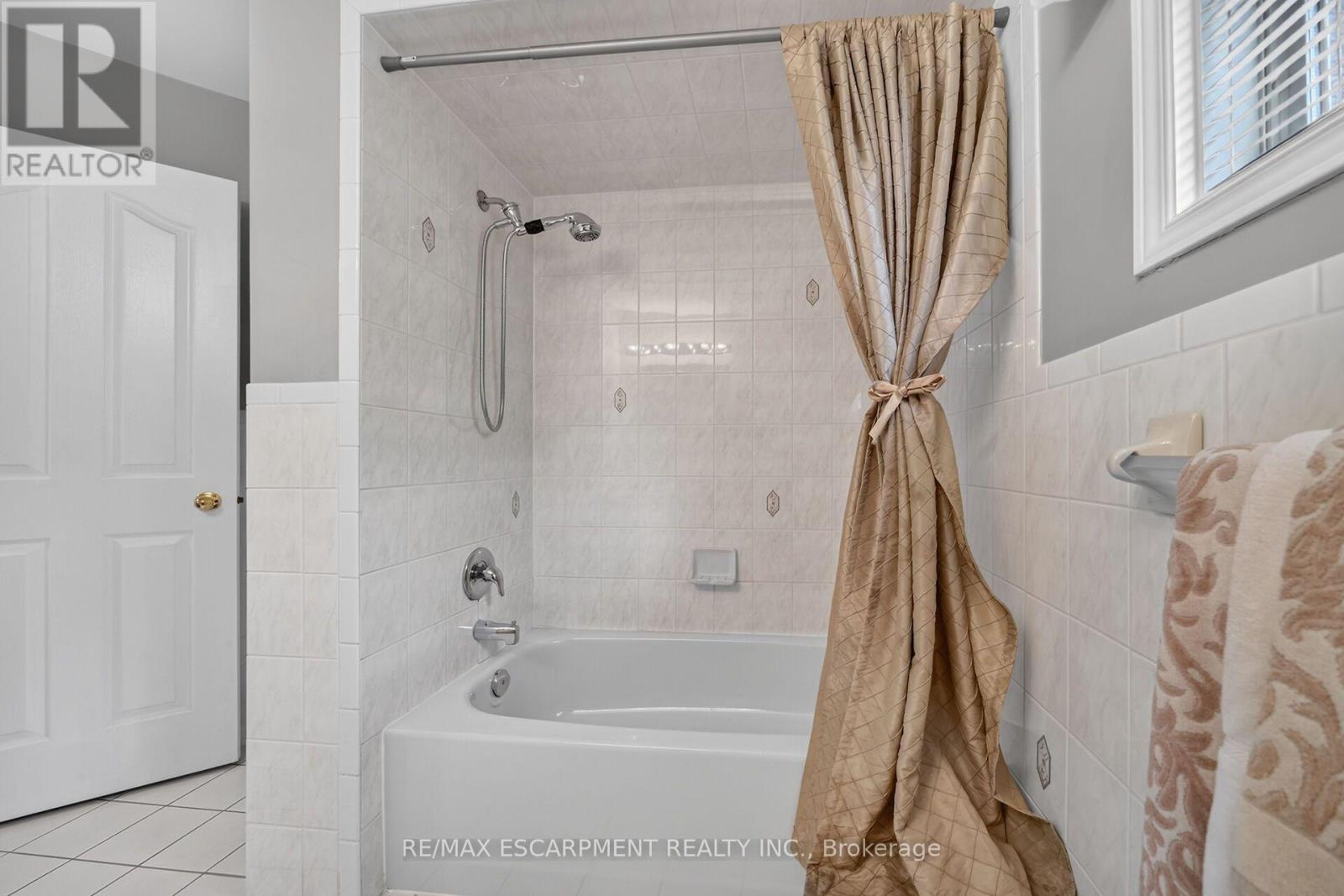 42 HILLGARDEN DRIVE - Image 40