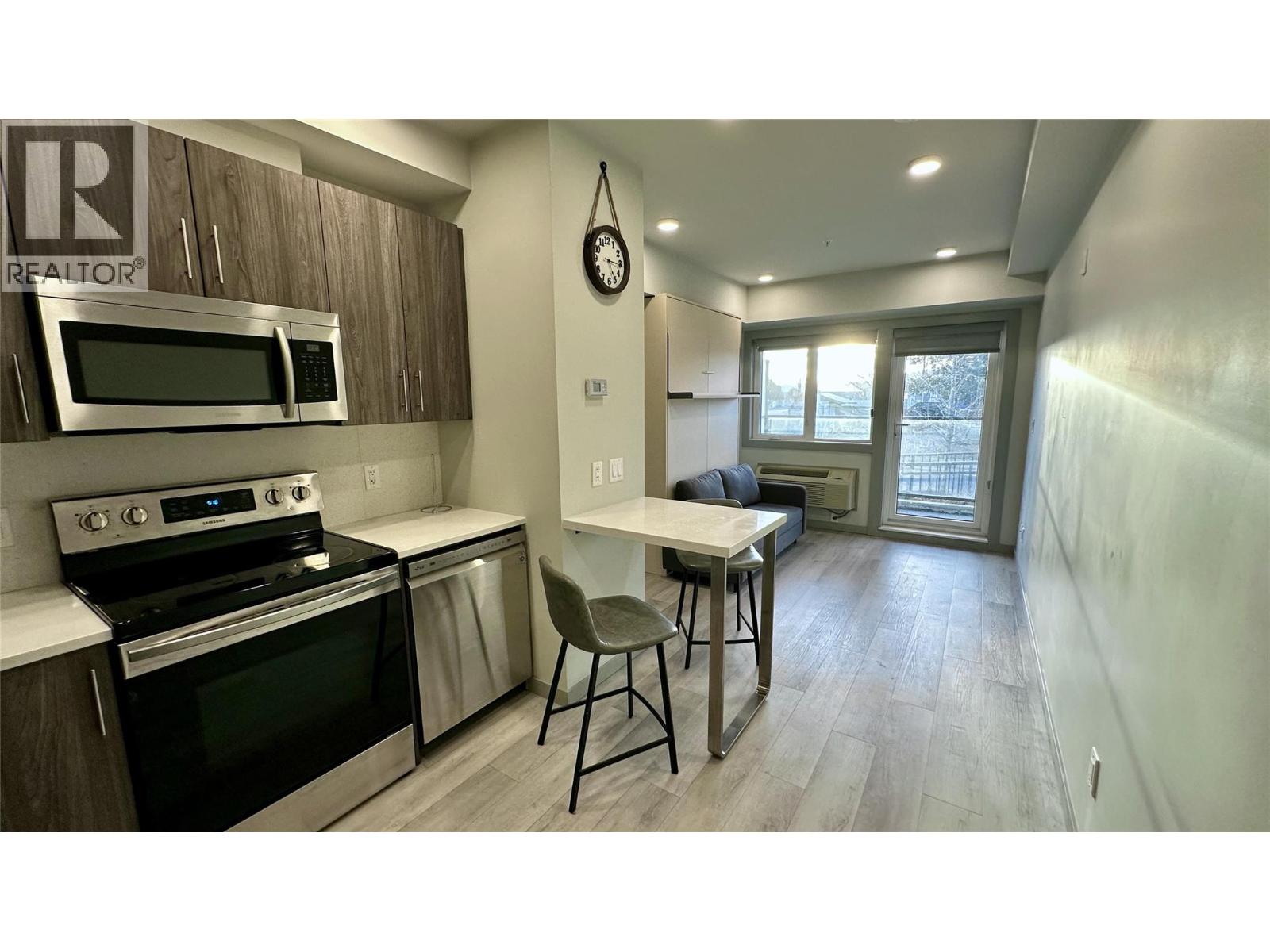 #PH12 345 Dougall Road N - 3