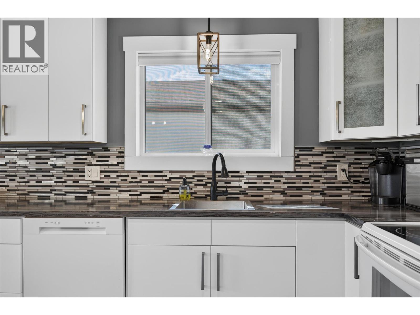 3703 Commonage Crescent - 10