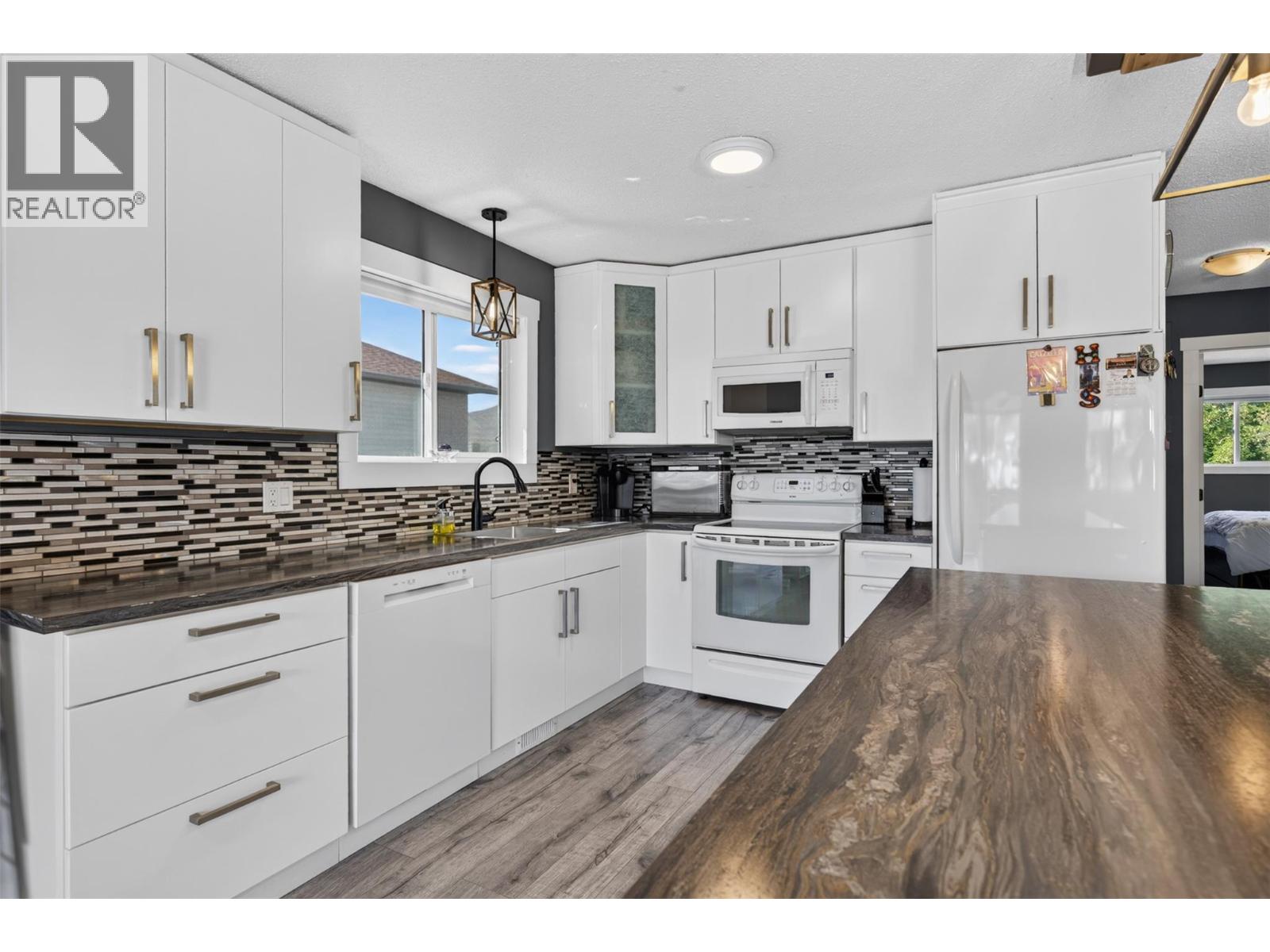 3703 Commonage Crescent - Image 12