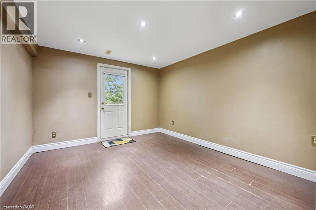 21 TINATAWA Court - Image 26