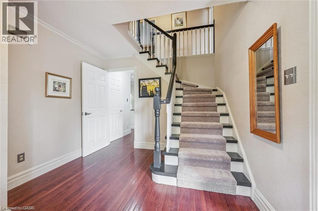 21 TINATAWA Court - 3