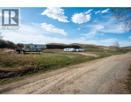 422 Elgin Avenue, Carbon, AB T0M0L0 Photo 6
