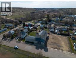 214 Bruce Avenue, Carbon, AB T0M0L0 Photo 6