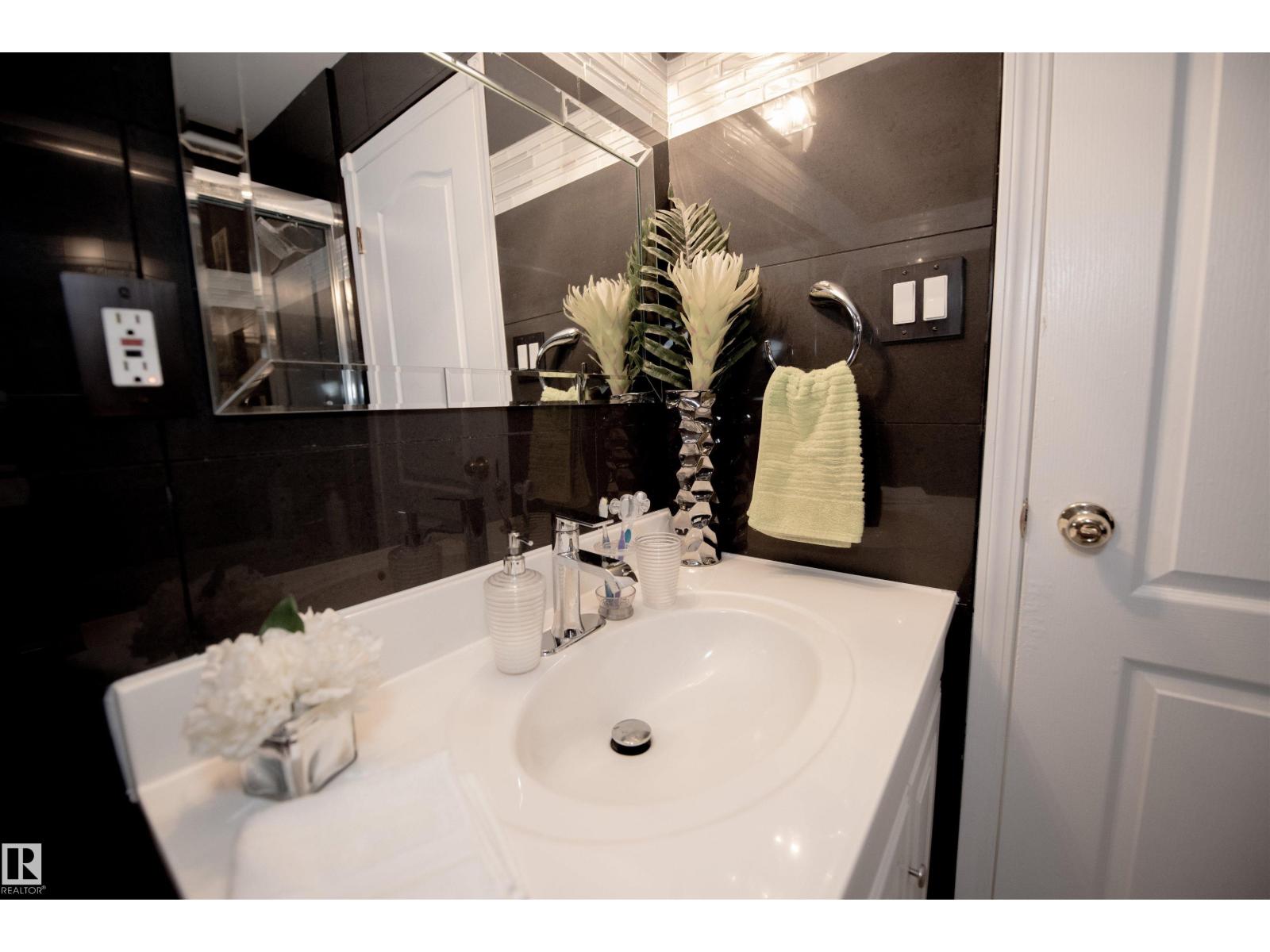 #118 16344 109 ST NW - 33