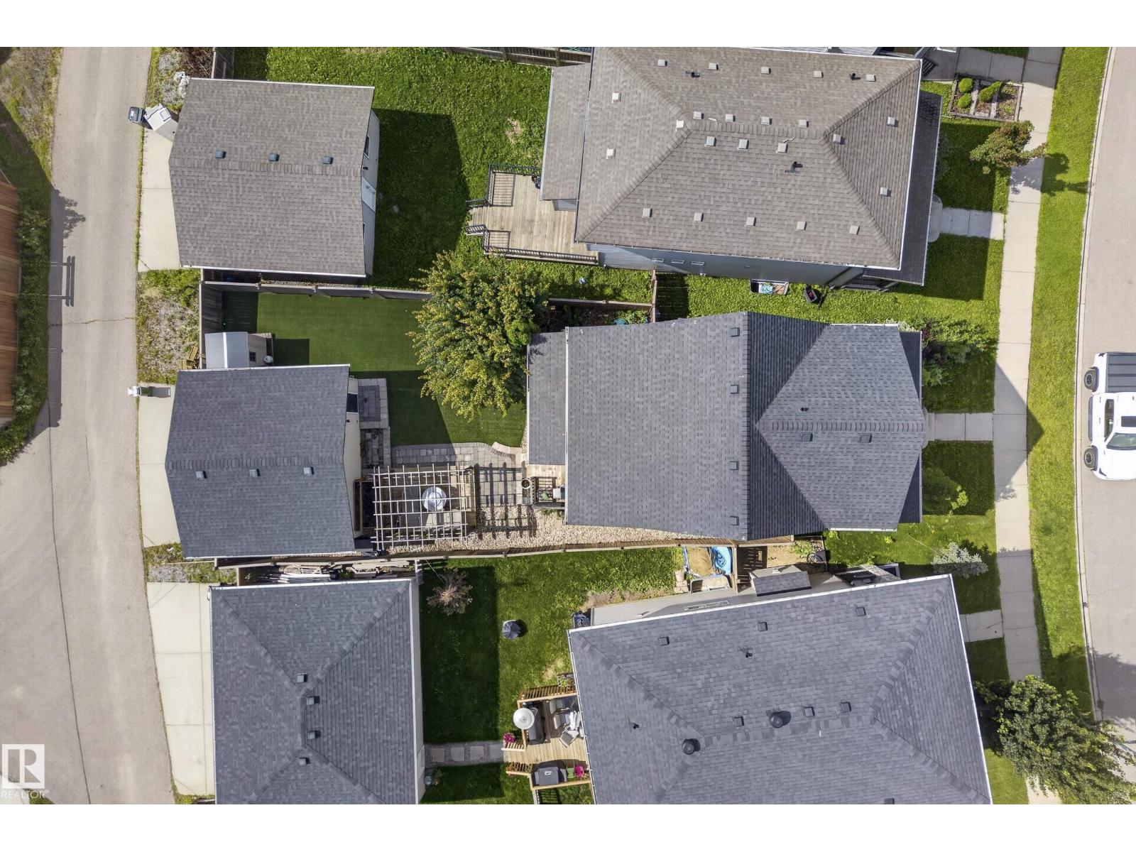 21711 99 AV NW - 2