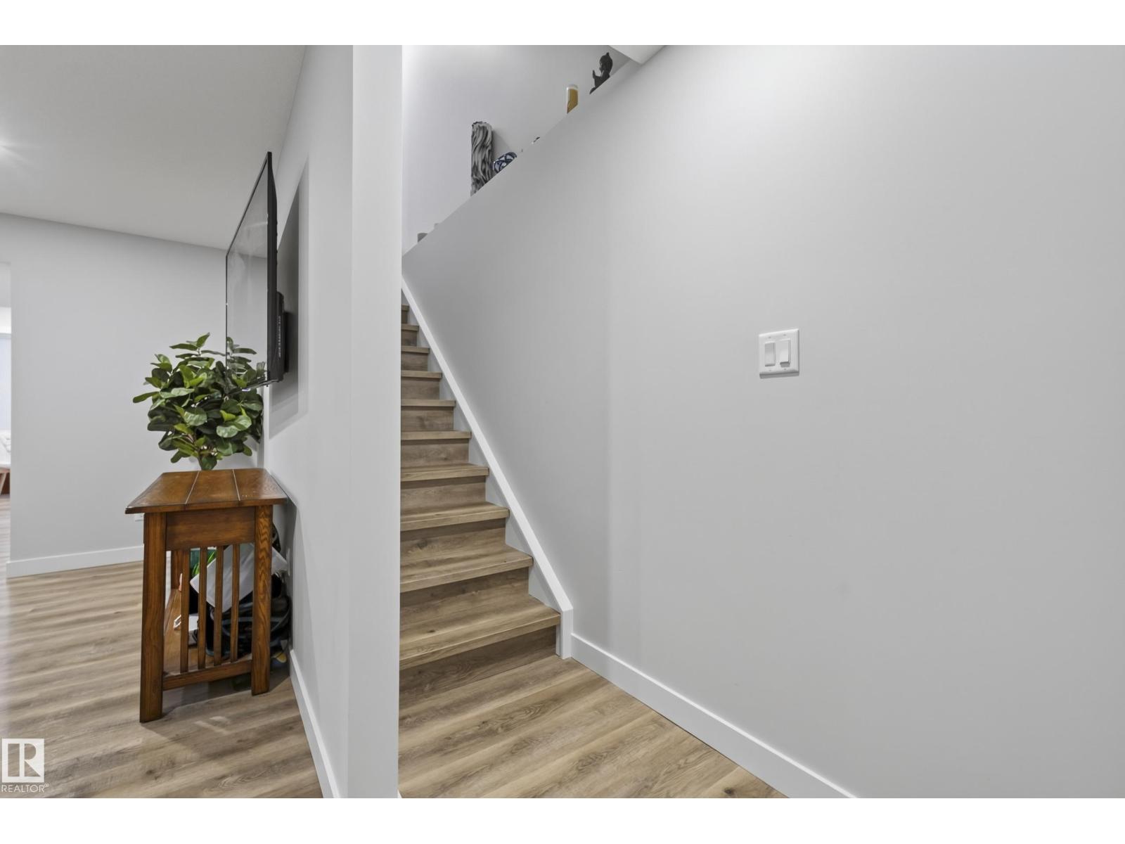 21711 99 AV NW - 35