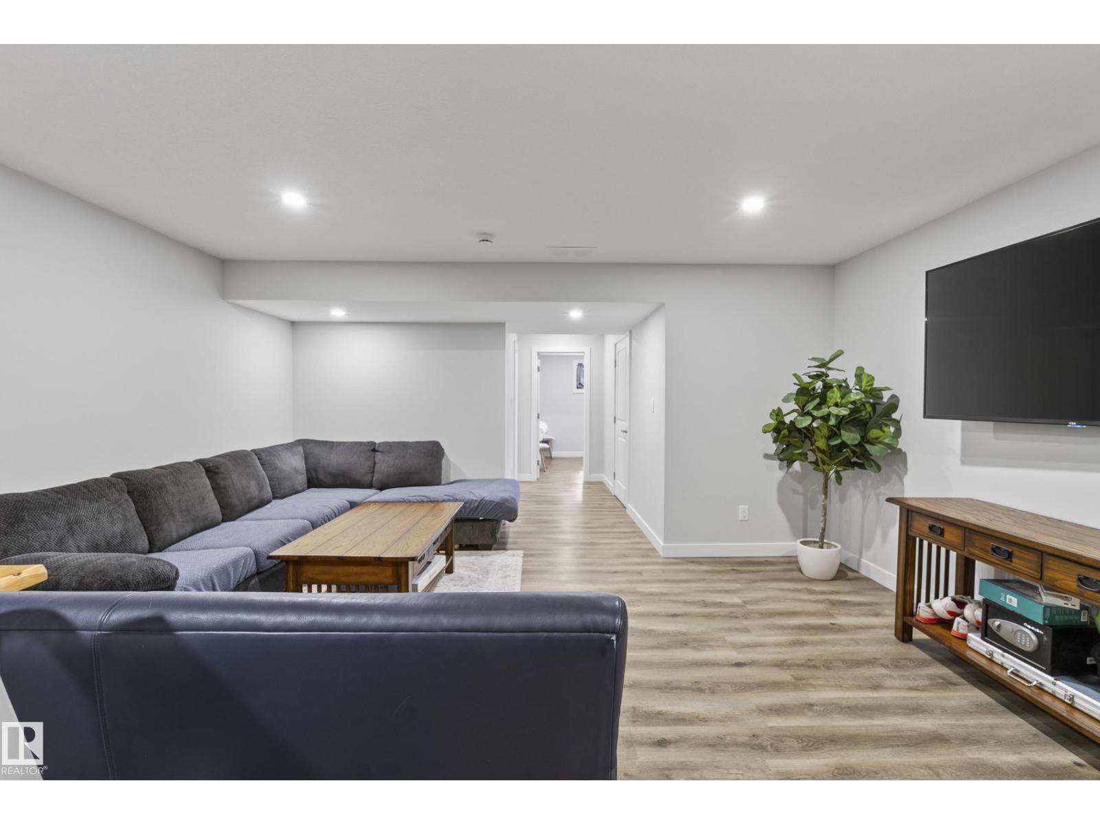 21711 99 AV NW - Image 37
