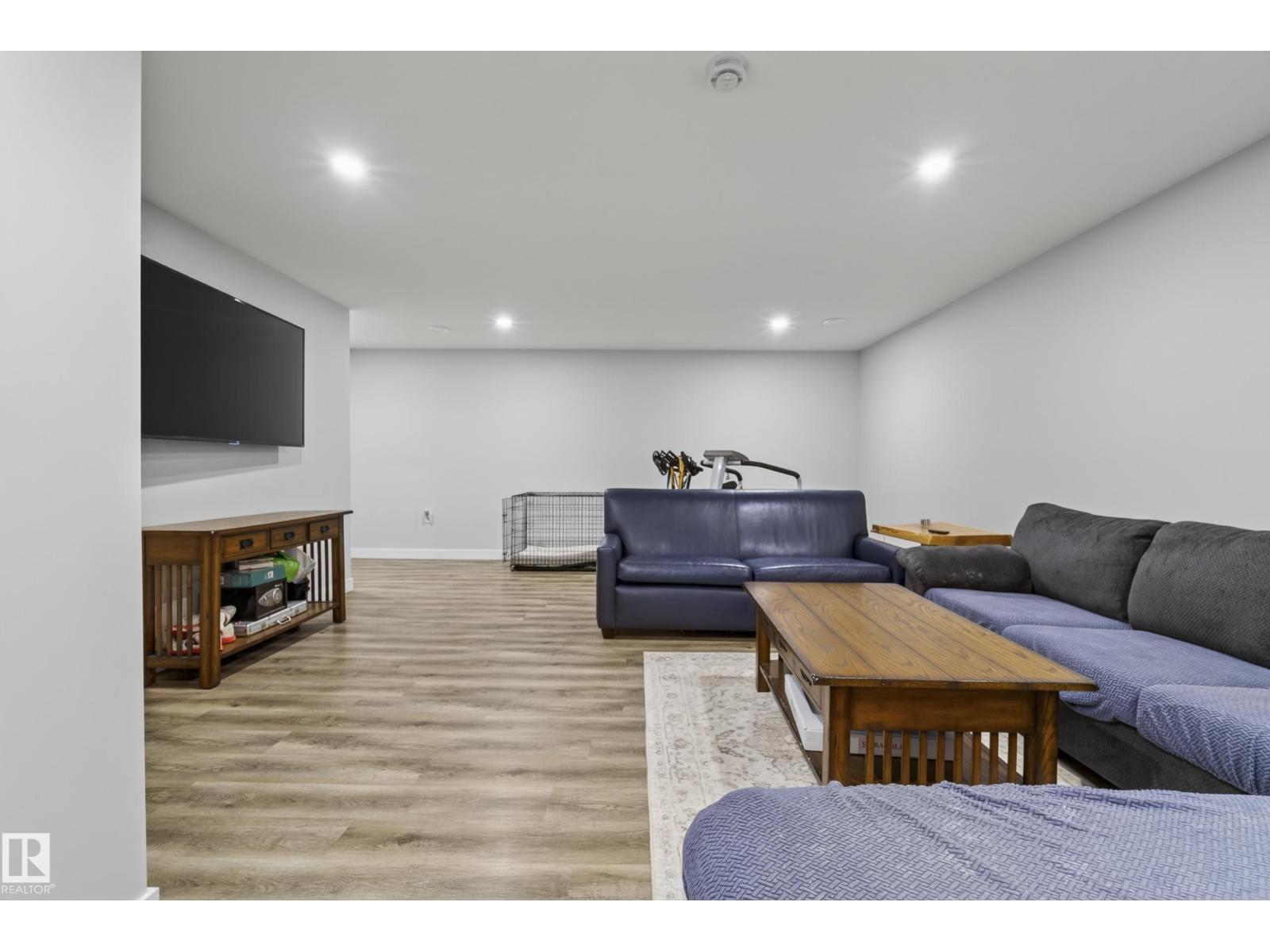 21711 99 AV NW - Image 38