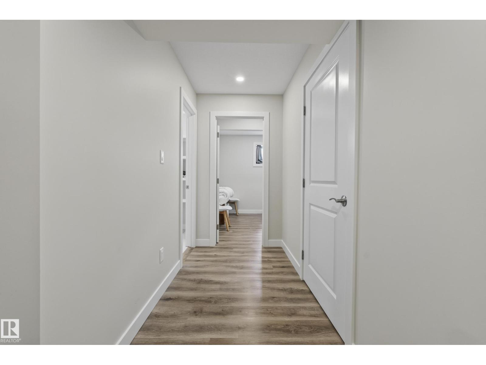21711 99 AV NW - 40