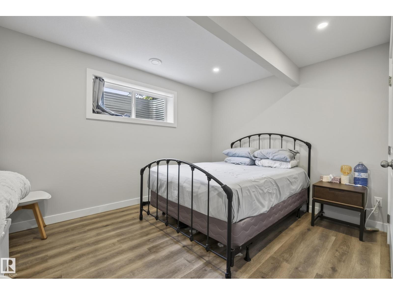 21711 99 AV NW - 41