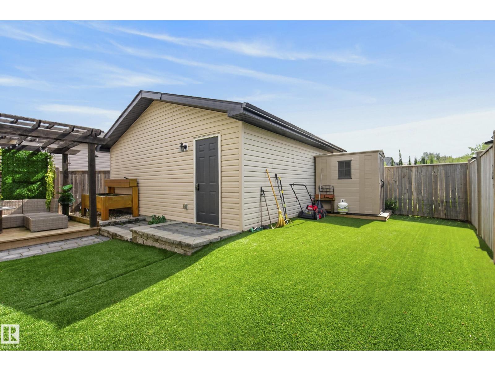 21711 99 AV NW - 5
