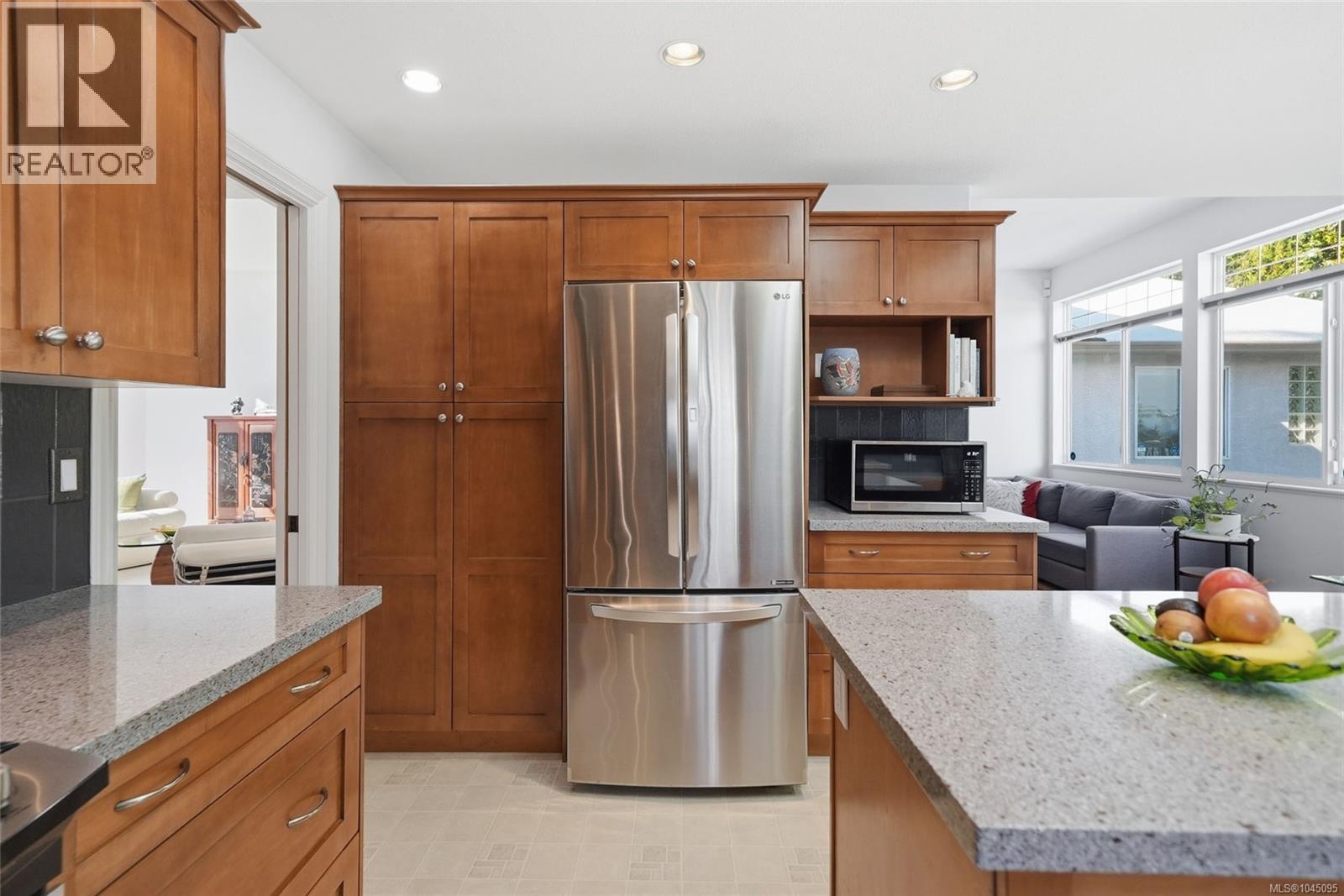 211 Saturna Dr - Image 22
